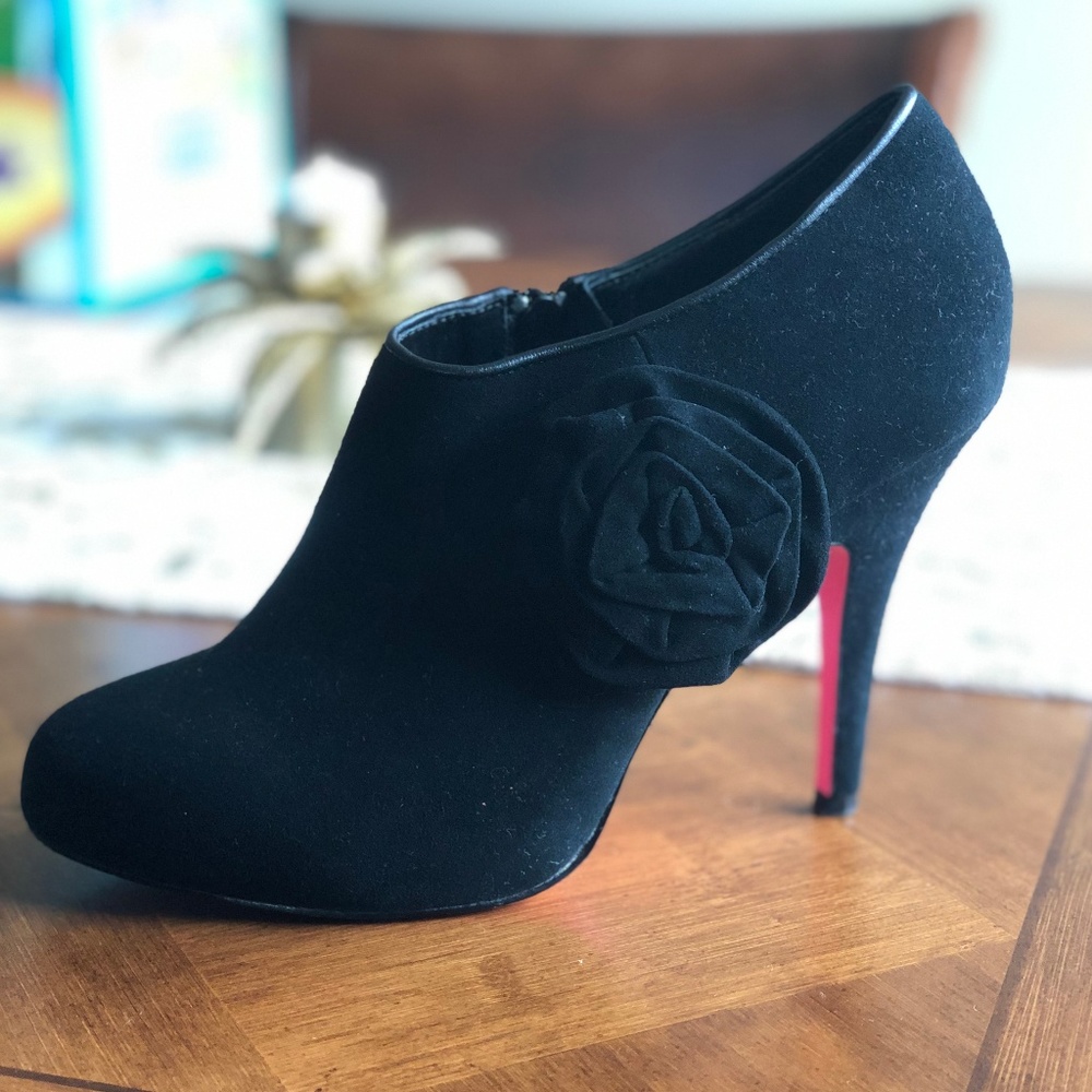 Betsey Johnson Kilburn Bootie